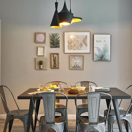 Magnificent 4 Bedroom Apartment In Eixample Barcelona Exterior photo