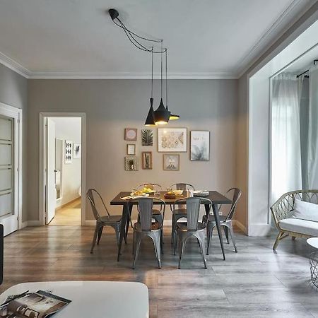Magnificent 4 Bedroom Apartment In Eixample Barcelona Exterior photo