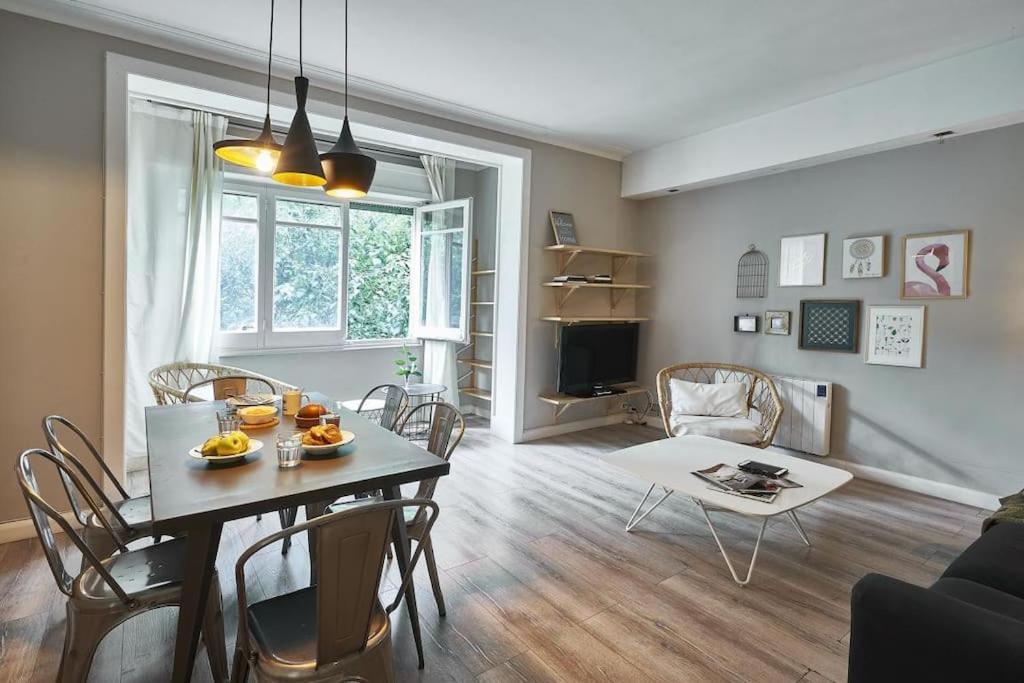 Magnificent 4 Bedroom Apartment In Eixample Barcelona Exterior photo