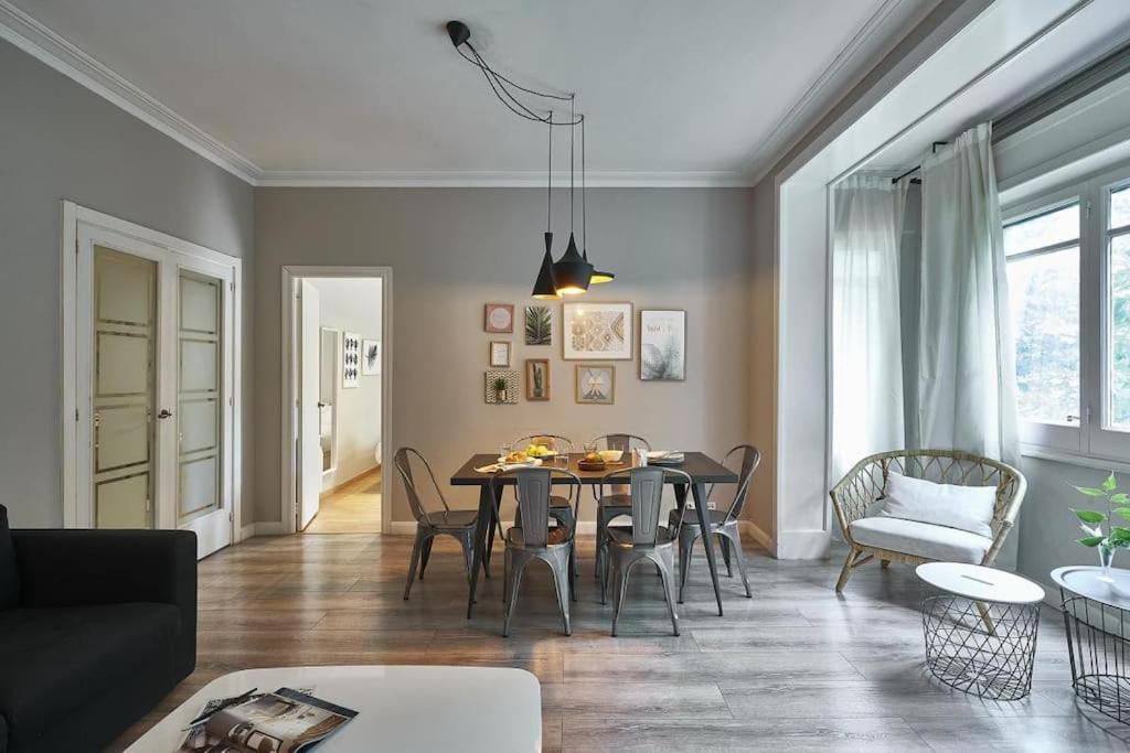 Magnificent 4 Bedroom Apartment In Eixample Barcelona Exterior photo
