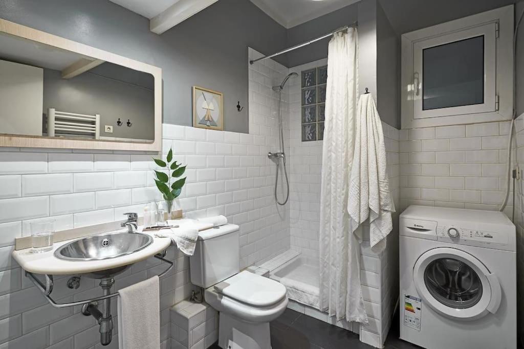 Magnificent 4 Bedroom Apartment In Eixample Barcelona Exterior photo